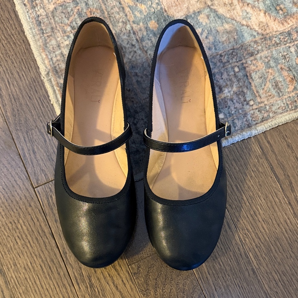 Women’s Black Mary Jane Flats - Classic Comfort
